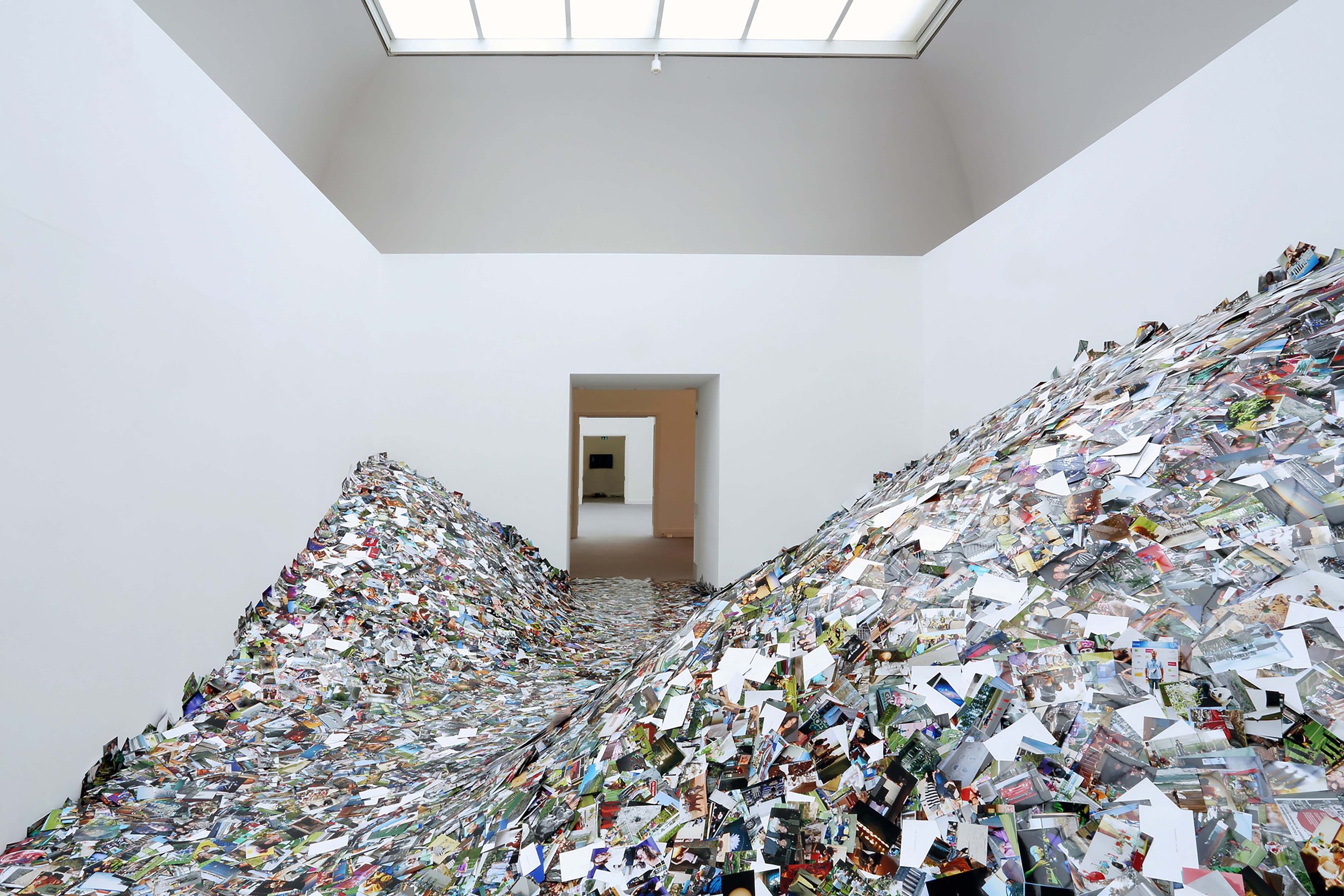 24HRS+in+Photos_Erik+Kessels.jpg
